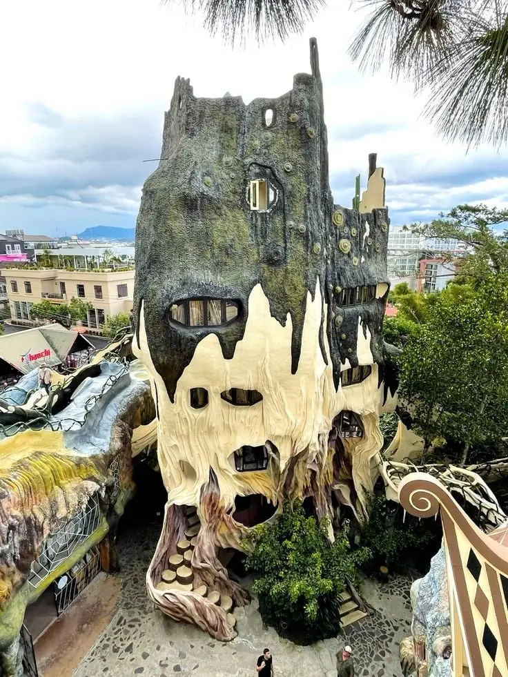 Иллюстрация к заметке: Crazy House в Далате: дом, где легко потеряться
